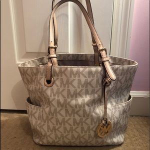 Michal Kors Jet Set Signature Logo Tote Bag